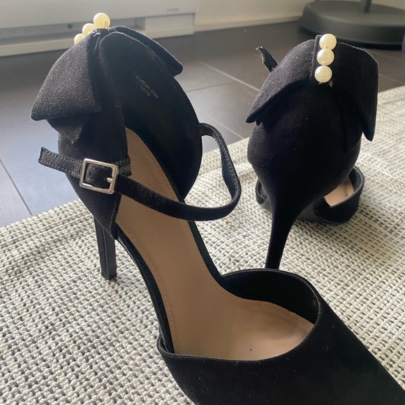 Black high heels shoes - UK Size 5 / US 7 - 8 inch heel - pearls & bow back - Picture 4 of 6